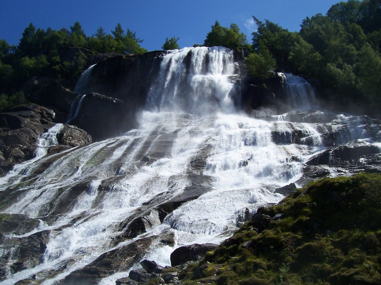 100_2300